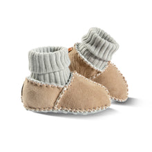 Lade das Bild in den Galerie-Viewer, Babyschuh mit Strickbund
